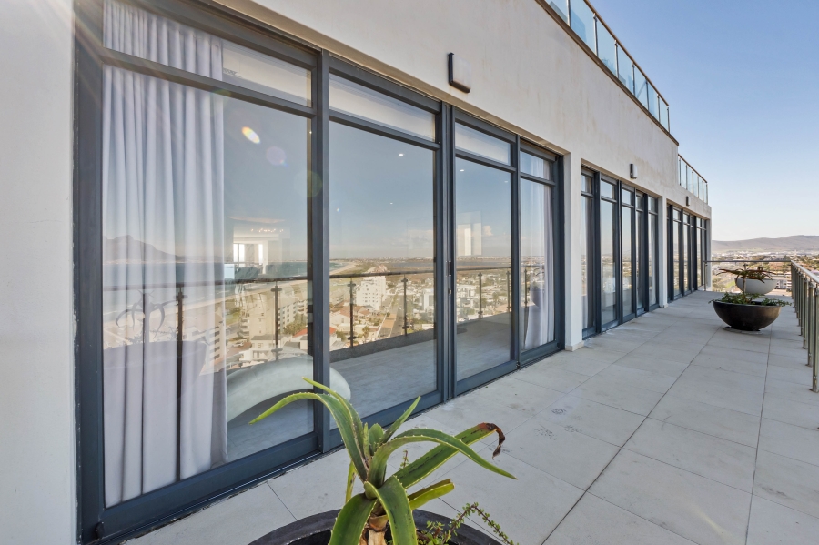 4 Bedroom Property for Sale in Bloubergstrand Western Cape